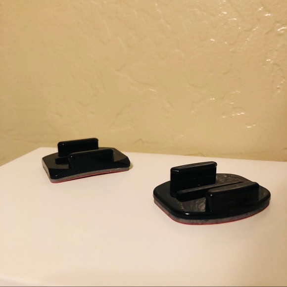 Authentic GoPro Curved & Flat Adhesive Mount - Picture 3 of 5